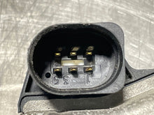 Load image into Gallery viewer, THROTTLE BODY AUDI A4 A6 PASSAT 2000 00 01 02 03 - 05 - NW177719
