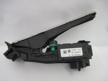 Load image into Gallery viewer, ELECTRONIC PEDAL ASSEMBLY Volkswagen EOS 2007 07 - 685310
