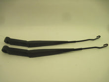 Load image into Gallery viewer, WIPER ARMS PAIR Pathfinder 2008 08 - 688799
