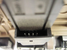 Load image into Gallery viewer, Console BMW 645ci 2004 04 - 689093
