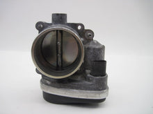 Load image into Gallery viewer, THROTTLE BODY BMW 320I 325I 525I X3 Z3 Z4 01 02 03 - 06 - 721749
