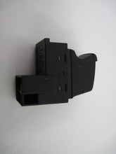Load image into Gallery viewer, FUEL DOOR SWITCH VOLKSWAGEN PASSAT 2001 01 2002 02 03 04 05 - 722035
