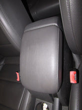 Load image into Gallery viewer, Console Lid Jetta 2009 09 - 723991
