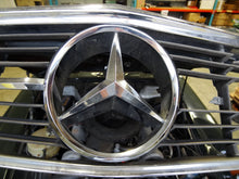 Load image into Gallery viewer, GRILLE Mercedes 380SL 380SLC 560SL 72 73 74 75 76 - 89 - NW98585
