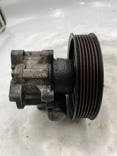 Load image into Gallery viewer, POWER STEERING PUMP Range Rover 1995 95 96 97 - NW163996
