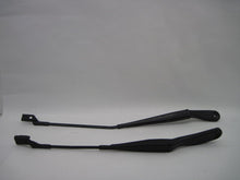 Load image into Gallery viewer, WIPER ARMS PAIR C70 2008 08 - 729909
