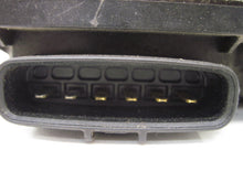 Load image into Gallery viewer, THROTTLE BODY Volvo S40 V70 2004 04 05 06 07 08 - 739528
