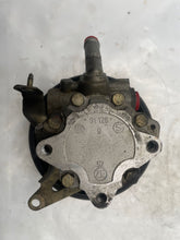 Load image into Gallery viewer, Power Steering Pump Jaguar S Type 2002 - NW163542
