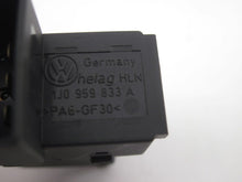 Load image into Gallery viewer, FUEL DOOR SWITCH VOLKSWAGEN PASSAT 2001 01 2002 02 03 04 05 - 758454
