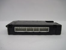 Load image into Gallery viewer, BODY CONTROL MODULE LAND ROVER DISCOVERY 01 02 03 04 - 775942
