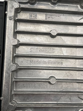 Load image into Gallery viewer, ECU ECM COMPUTER Volvo S40 V40 2004 04 - NW62980
