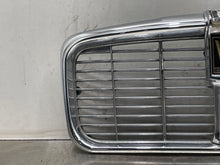 Load image into Gallery viewer, Grille Jaguar XJ12 1976 - NW98490
