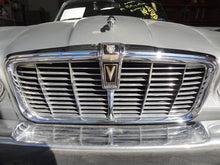 Load image into Gallery viewer, Grille Jaguar XJ12 1976 - NW98490
