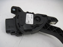 Load image into Gallery viewer, ELECTRONIC PEDAL ASSEMBLY Volvo S80 2007 07 - 786021
