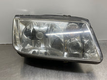 Load image into Gallery viewer, HEADLIGHT LAMP ASSEMBLY Jetta Jetta III Jetta IV 1999-2002 Right - NW103696
