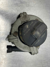 Load image into Gallery viewer, AIR INJECTION PUMP SMOG BMW 525i 528i 530i 1997 97 98 99 00 01 02 03 - NW8056
