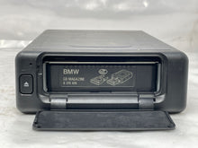 Load image into Gallery viewer, CD CHANGER BMW 740i 750i 1999 99 00 01 - NW136611
