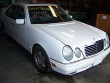 Load image into Gallery viewer, GRILL Mercedes E300D E320 E55 1996 96 1997 97 98 99 - NW98516
