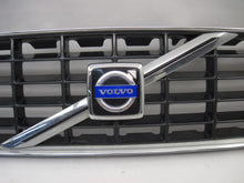 Load image into Gallery viewer, GRILLE Volvo S60 2001 01 2002 02 2003 03 2004 04 - 812731
