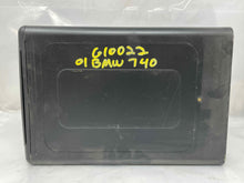 Load image into Gallery viewer, CD CHANGER BMW 740i 750i 1999 99 00 01 - NW136634
