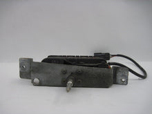 Load image into Gallery viewer, HEADLIGHT WIPER MOTOR Volvo XC70 2001 01 - 820242
