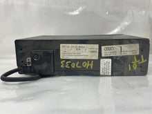 Load image into Gallery viewer, CD Changer Audi TT 2000 00 2001 01 02 03 04 05 06 - NW136215

