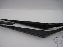 Load image into Gallery viewer, WINDSHIELD WIPER ARM Subaru Legacy 2002 02 - 822382
