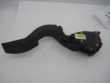 Load image into Gallery viewer, ELECTRONIC PEDAL ASSEMBLY Audi A4 2007 07 - 826669
