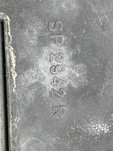 Load image into Gallery viewer, GRILL 300D 300E 400SE 400SEL 1992 92 1993 93 1994 94 - NW98571
