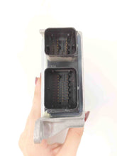 Load image into Gallery viewer, Air Bag Computer Jaguar XJ8 2004 04 - NW33084
