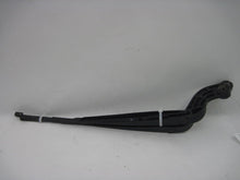 Load image into Gallery viewer, WINDSHIELD WIPER ARM Land Rover LR3 2006 06 - 835836
