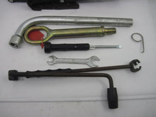 Load image into Gallery viewer, JACK AND TOOLS Volkswagen Beetle 2001 01 - 838621
