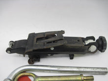 Load image into Gallery viewer, JACK AND TOOLS Volkswagen Beetle 2001 01 - 838621
