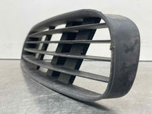 Load image into Gallery viewer, GRILLE Volkswagen Passat 1998 98 1999 99 2000 00 2001 01 Right - NW98755
