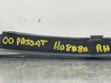 Load image into Gallery viewer, GRILLE Volkswagen Passat 1998 98 1999 99 2000 00 2001 01 Right - NW98755

