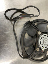 Load image into Gallery viewer, RADIATOR FAN ASSEMBLY Passat 2001 01 02 03 04 05 - NW64670
