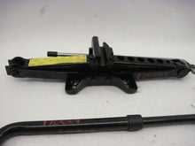 Load image into Gallery viewer, JACK Volvo V70 2008 08 - 857653
