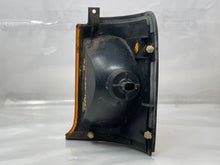 Load image into Gallery viewer, SIDE MARKER LAMP LIGHT Disco II Disco SD Discovery Rover 99-04 Fender Mounted - NW83376

