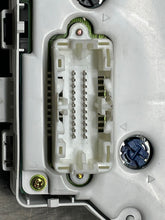 Load image into Gallery viewer, SPEEDOMETER CLUSTER Mitsubishi Outlander 2004 04 LS - NW161538
