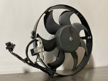 Load image into Gallery viewer, RADIATOR FAN ASSEMBLY 630CSI L6 M5 M6 68 - 88 - NW63740
