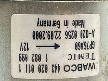 Load image into Gallery viewer, SUSPENSION AIR COMPRESSOR PUMP BMW X5 00 01 02 03 04 05 06 - NW8342
