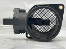 Load image into Gallery viewer, Mass Air Flow Sensor Meter MAF Beetle Golf Golf Cabriolet 98-01 - NW5649

