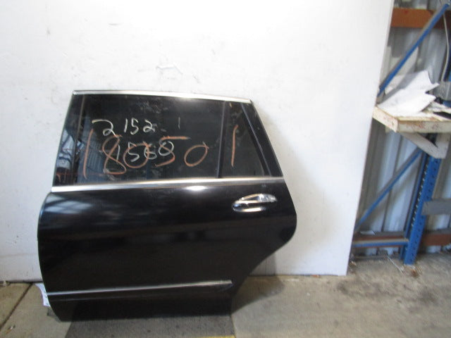 REAR DOOR R320 R350 R500 R63 06 07 08 09 10 11 12 13 Left - 958349