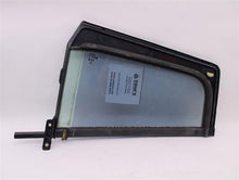Load image into Gallery viewer, FRONT DOOR VENT GLASS Tiguan 09 10 11 12 13 14 15 16 17 Left - 958509
