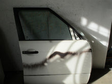 Load image into Gallery viewer, FRONT DOOR RANGE ROVER 2006 06 RIGHT - 962424
