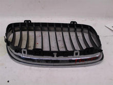 Load image into Gallery viewer, GRILLE BMW 535i 525i 545i 2004 04 2005 05 06 07 08 09 10 Upper Left - 966798
