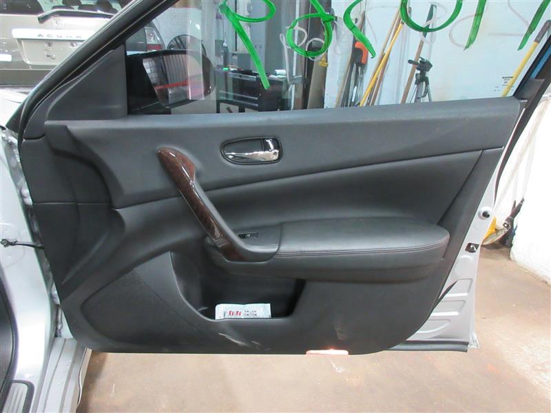 FRONT INTERIOR DOOR TRIM PANEL Nissan Maxima 2011 11 - 999764