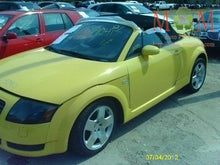 Load image into Gallery viewer, CD Changer Audi TT 2000 00 2001 01 02 03 04 05 06 - MM612803
