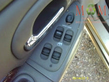 Load image into Gallery viewer, CD CHANGER 300M Concorde LHS Neon Sebring Town &amp; Country Caravan  98-02 - MM629339
