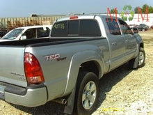 Load image into Gallery viewer, RADIO Toyota Tacoma 2007 07 2008 08 - MM635055
